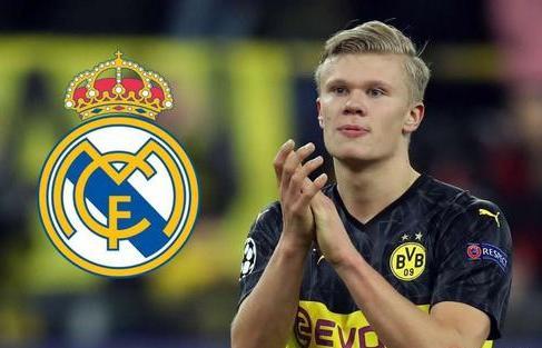 致敬李惠堂，赞助商犀旺送给魏祥鑫一颗柚子足球（向李惠堂致敬，赞助商犀旺向魏祥鑫赠送柚子足球）