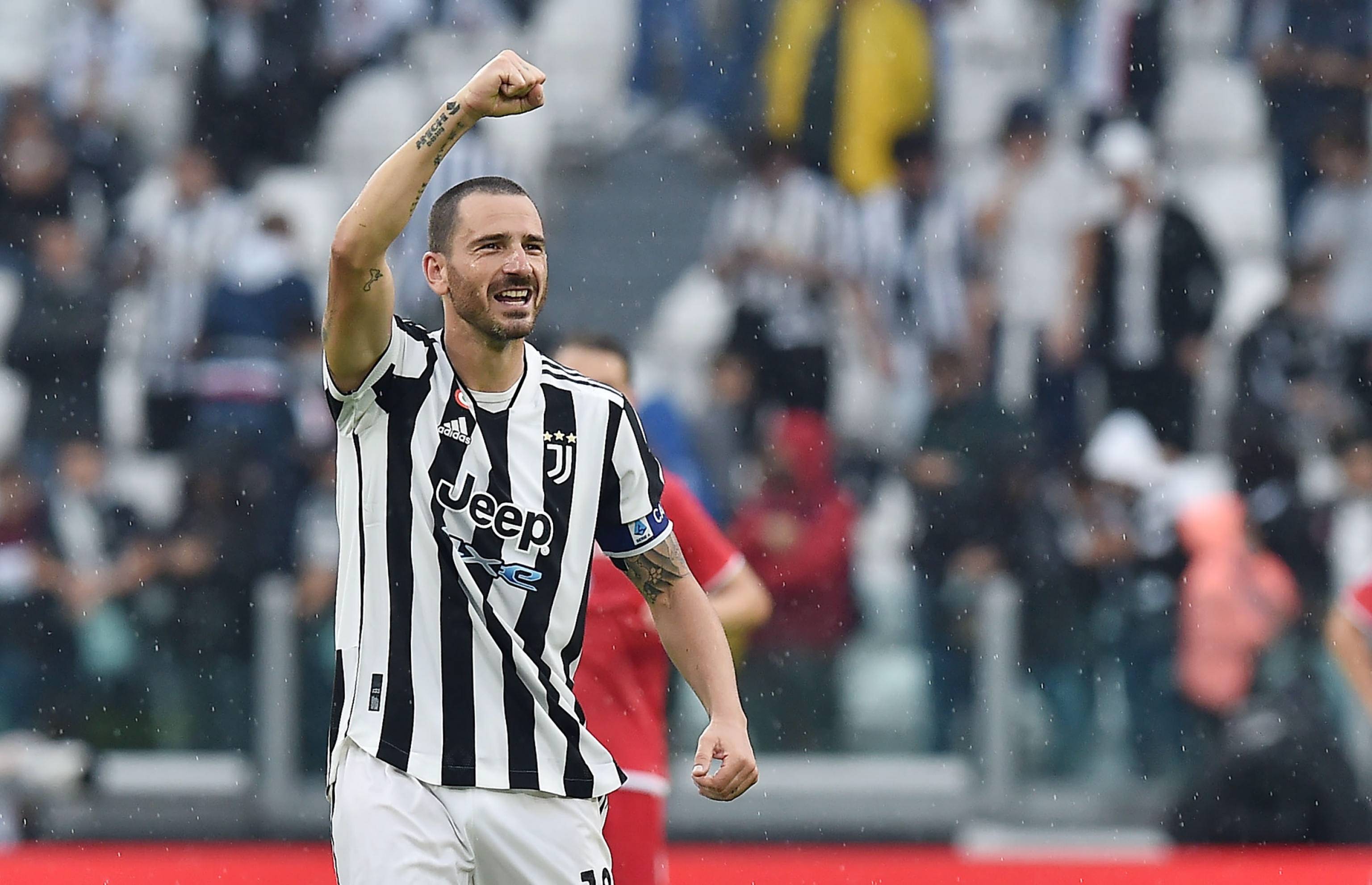 我懂用户晒视频：疑似泰山球迷看亚冠试图进入国安看台未果