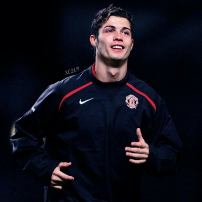 记者：纽卡一开始就计划先报价，曼联则打算先说服谢什科