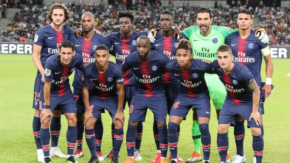 世体：梅西亲签的新秀球星卡被拍卖行估值35000欧元