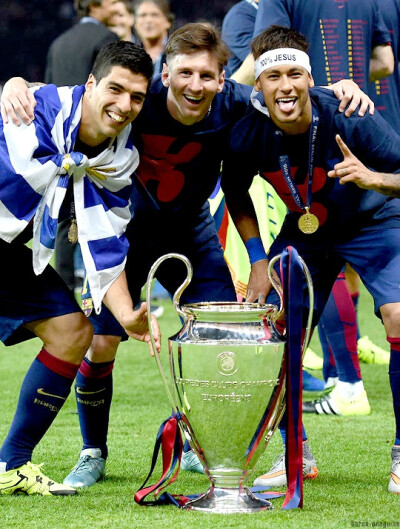 中超：上海海港4-0大胜深圳队