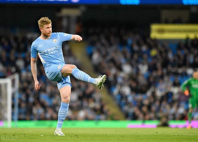 年终大战半决赛实时赛况：哈兰德暂落后C罗超1000票，姆巴佩领先凯恩（年终大战半决赛票选实况：哈兰德暂落后C罗逾千票，姆巴佩领先凯恩）