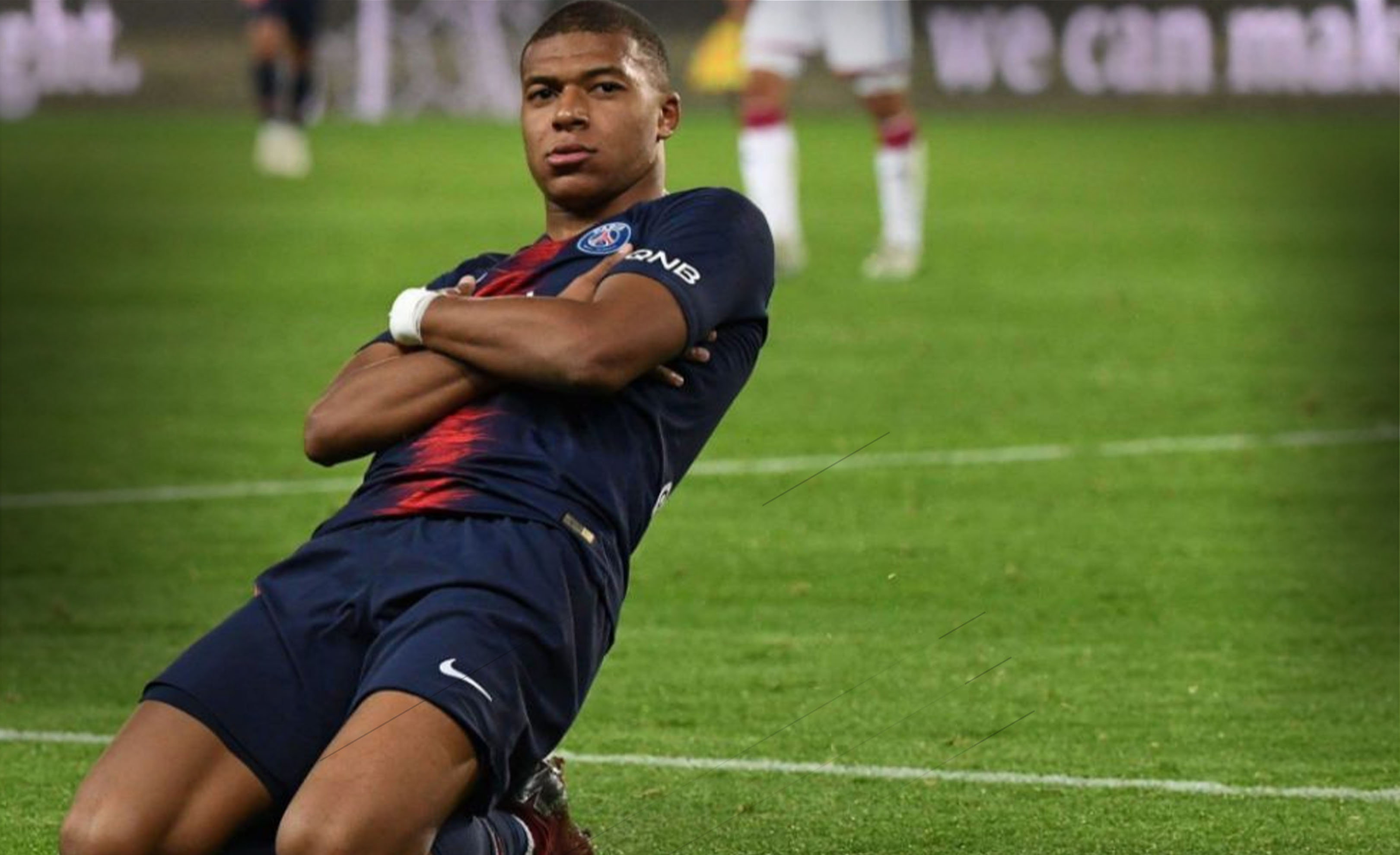 舍什科膝伤预期还要休战一个月！曼联锋线面临严峻考验（舍什科膝伤预计再缺阵一个月，曼联锋线承受严峻考验）