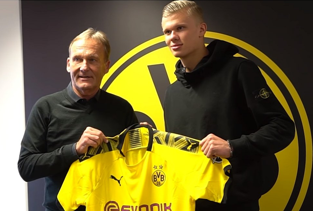 曼晚：曼城预计将在本赛季留下胡桑诺夫