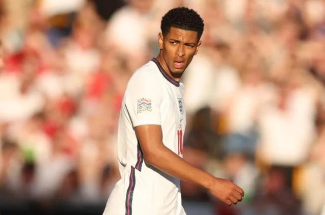 足球欧联杯再次上演进球大战，球迷直呼过瘾（欧联杯再掀进球风暴，球迷大呼过瘾）