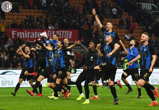 汉堡官方：格拉策尔右大腿肌肉纤维撕裂，将缺阵今年剩余比赛